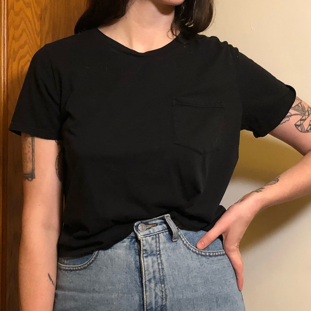 Everlane pocket tee in black